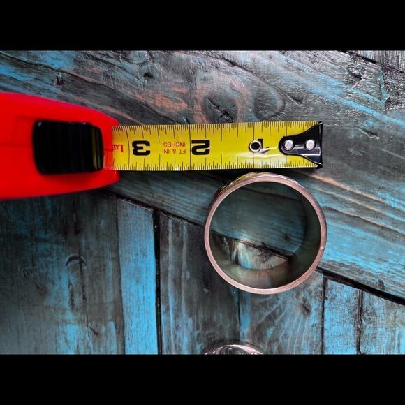 First Nations Vintage Boma Wolf Napkin Rings in cedar box - Picture 5 of 13